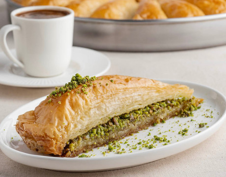 Пахлава «Морковный ломтик» с фисташками