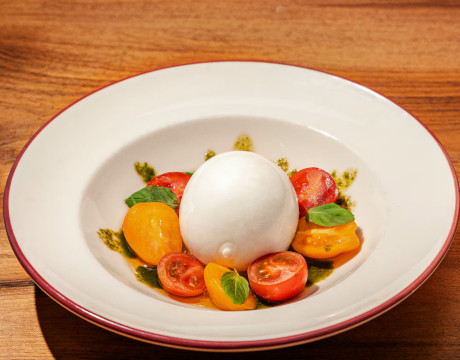 Салат с бураттой